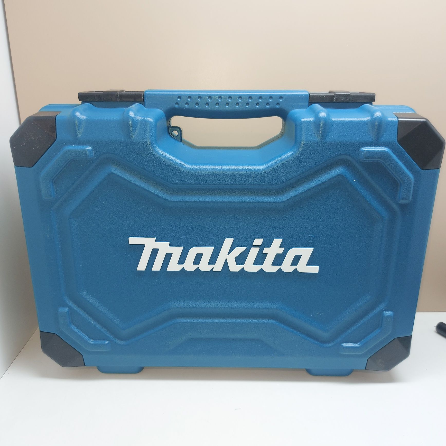 Комплект инструменти Makita E-08458 87 бр. в куфар