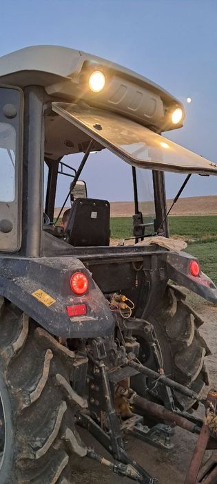 Traktor FarmLand 504