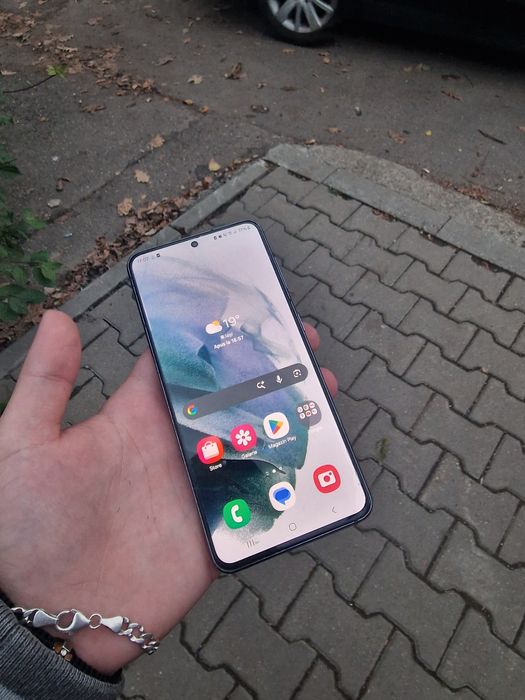 S21 zgariat pe alocuri (e cu folie)