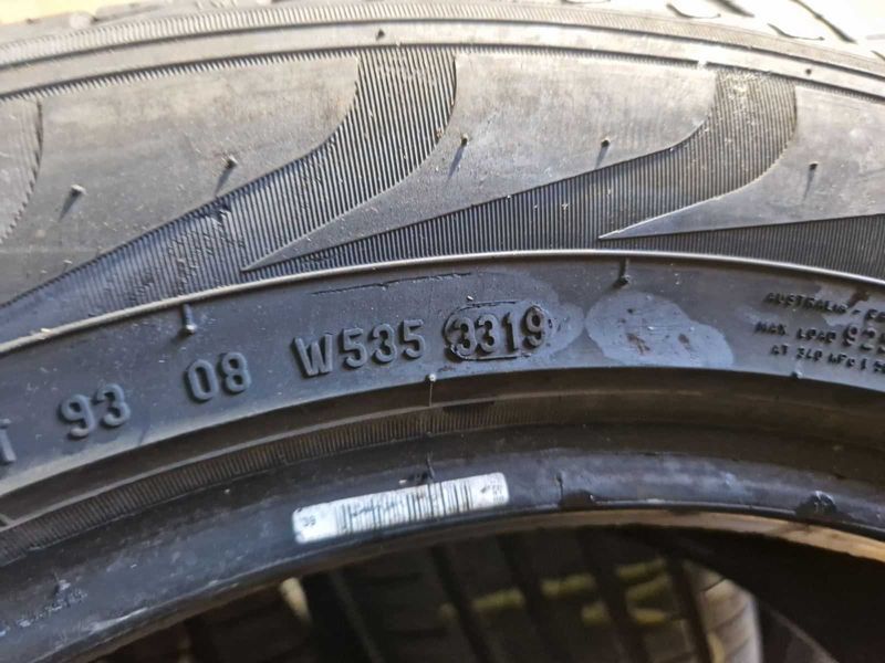 4 Pirelli R19 235/55
летни гуми DOT3319
