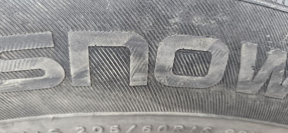 205/60/16 Nokian Зимни гуми 2 броя