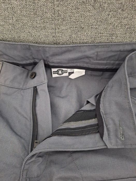 Pantaloni tactici pentru toate sezonurile.Stare noi