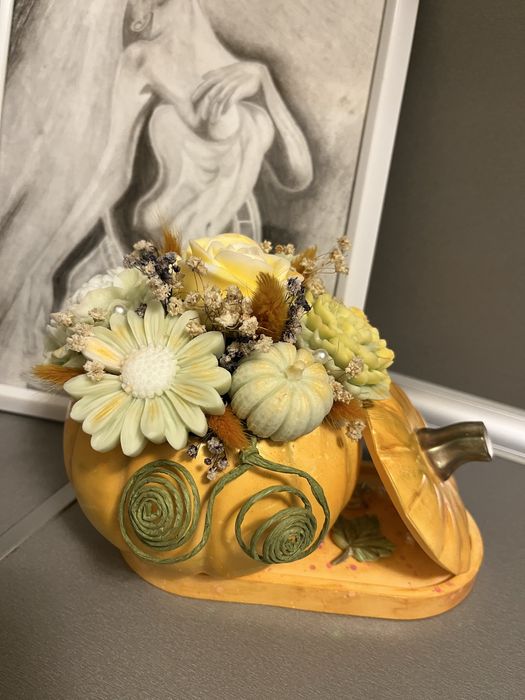 Соев букет в керамична тиква