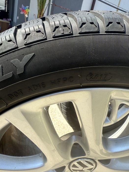 Jante originalale vw passat 225/50 R17,cauciucuri Hifly M+S 80%