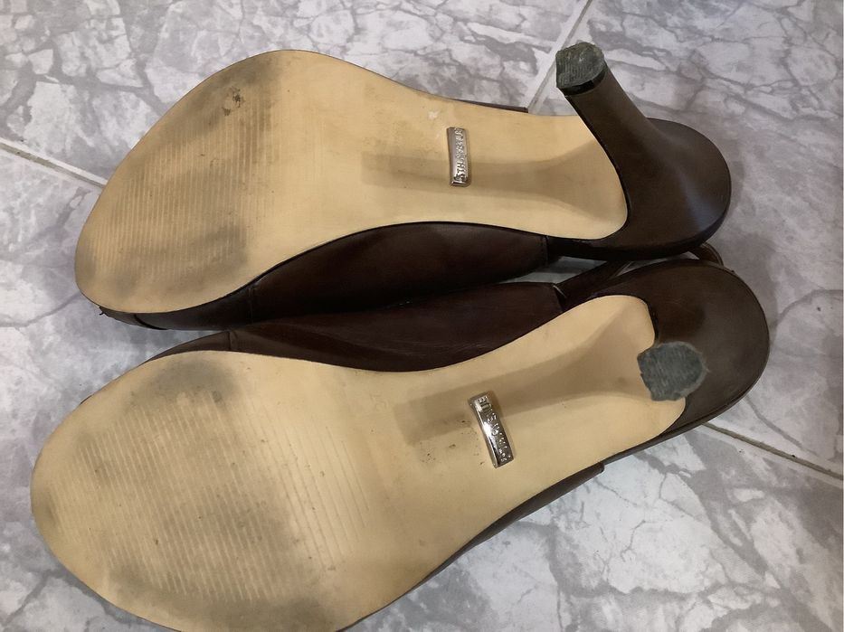 Чисто нови елегантни сандали