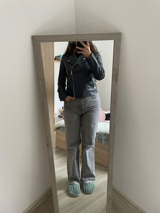 Сиво кожено яке, Mohito