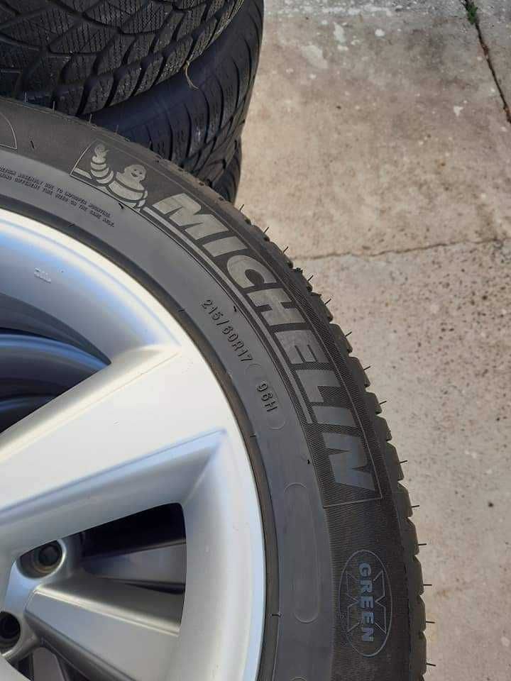 4 Броя 215/60/17 Michelin 2x6,2mm, 2x5,2mm