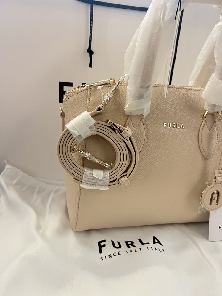 Furla Minerva в черно и розово.100%ориг,със сериен номер,етикети