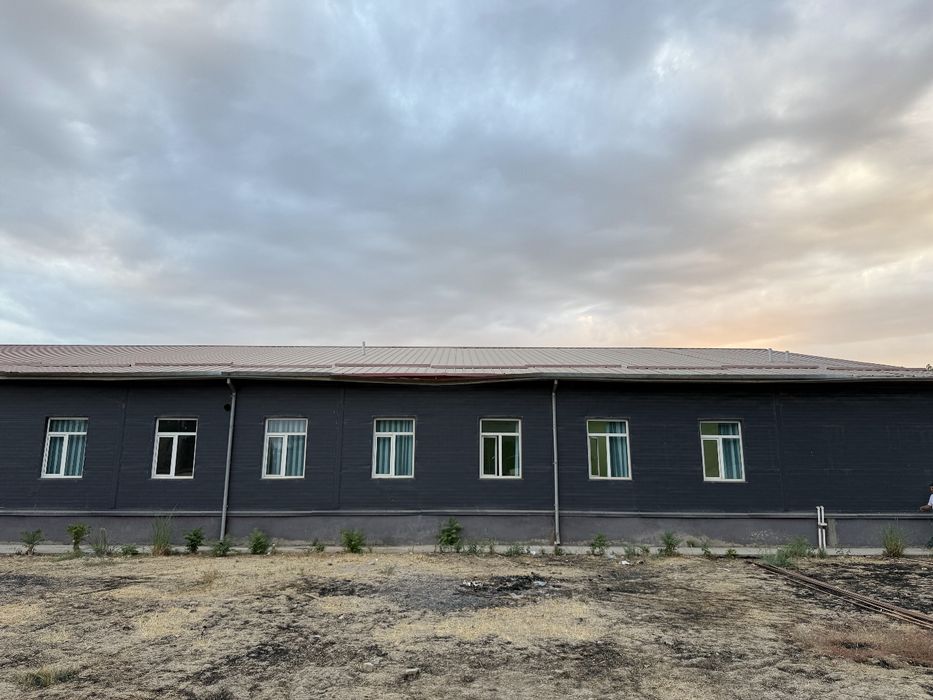 Енгил конструкция сенвич панелдан килинган бино 25х40 метр