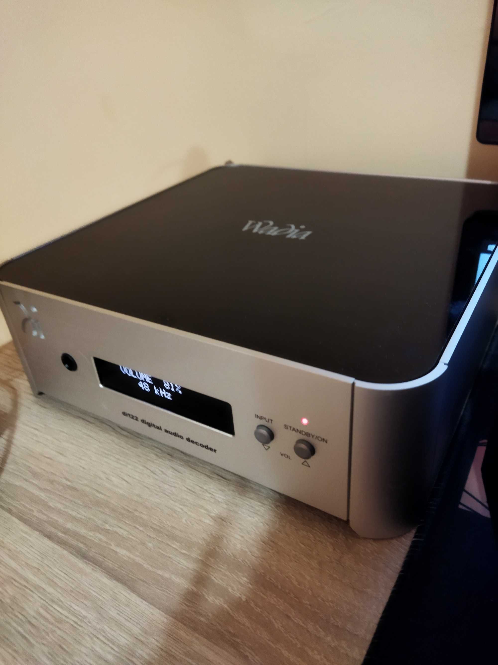 Wadia di122 High End DAC Preamp + усилвател за слушалки