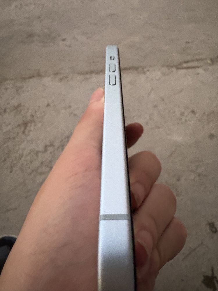 iphone 15 ози 128 помят состаяние идиял
