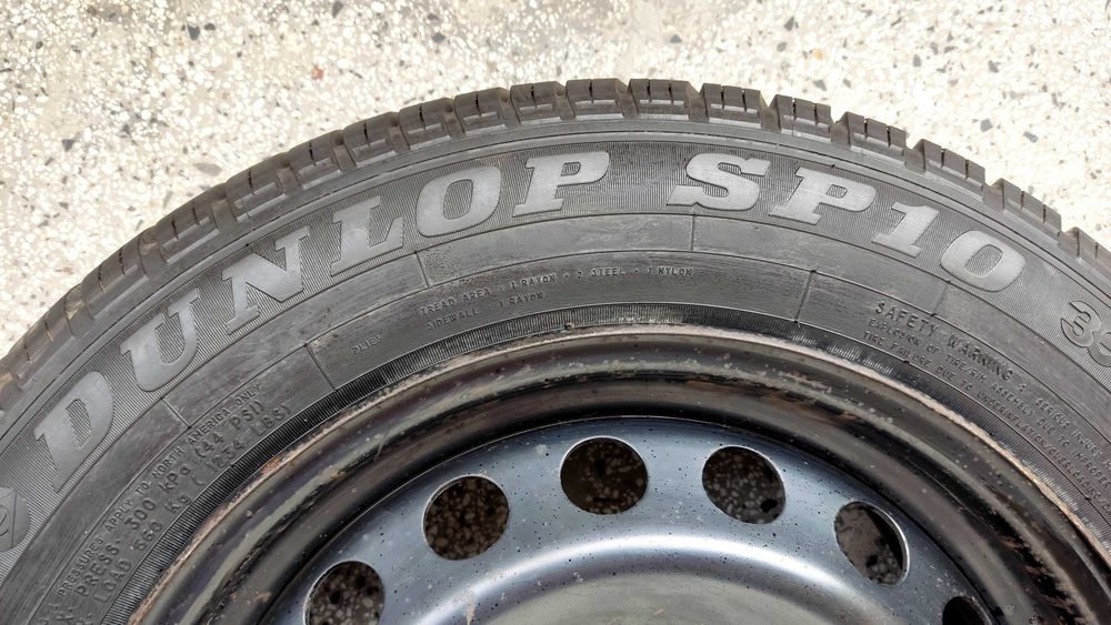 Автомобилната гума 185/65 R15 88T Dunlop SP10 3e с джанта
