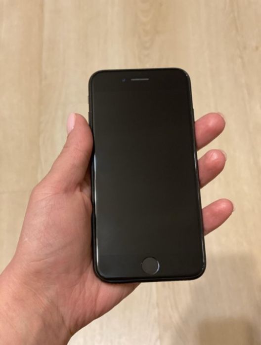 Продам Iphone 7 (128GB) в хорошом состояний
