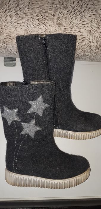 Продам детские зимние натуральные валенки размер 33 за 3000 тенге.