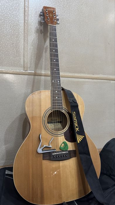 Gitara sotiladi 150$. Yaxshi ishlatilgan singan qirilgan joyi yoq