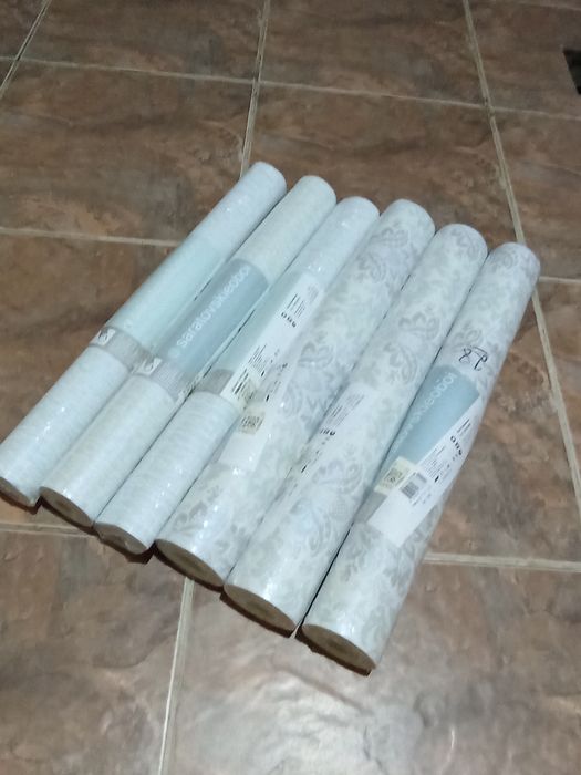 Обои двухслойные 6 рулонов.