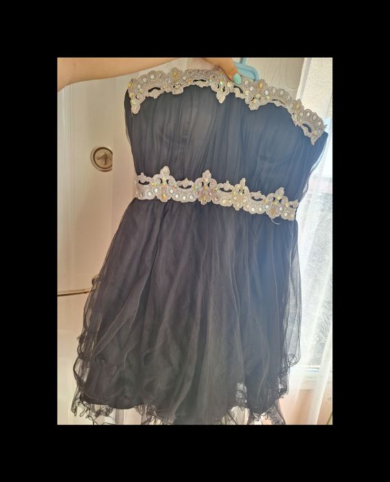 Rochie neagra cu broderie argintie