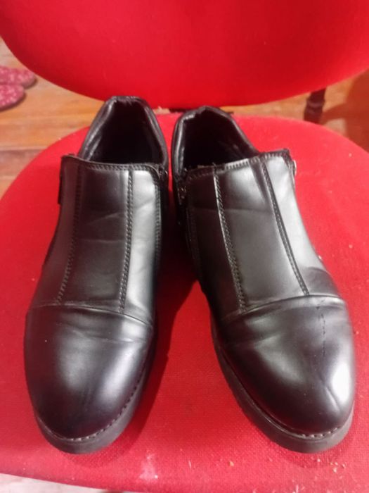 Зимняя обувь мужская раз 42.новай.утеплённый внутри мех искусственный.