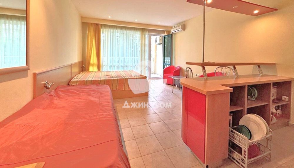 Едостаен апартамент с НИСКА ТАКСА ПОДДРЪЖКА в к-с „Планета“, Сл. бряг