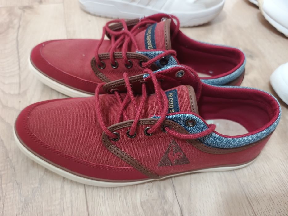 Adidasi foarte puțin purtati