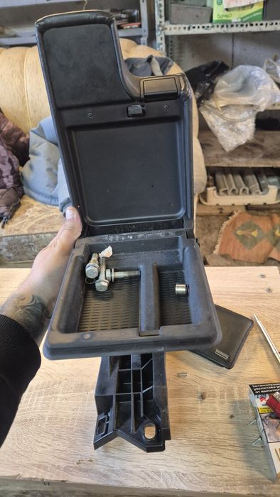 Оригинален Подлакътник за БМВ Е46 99- 2005г