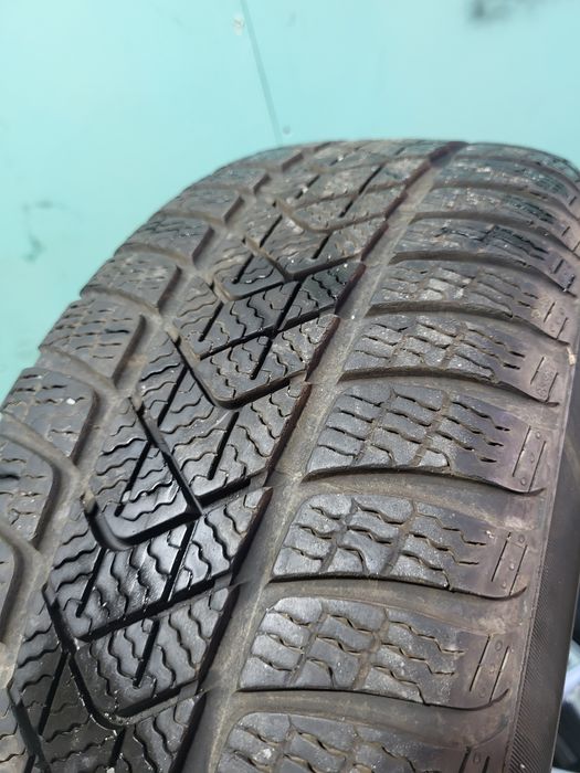 4 бр зимни 205/60/16 Pirelli