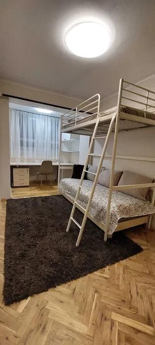 Тристаен апартамент в района на Окръжна болница!