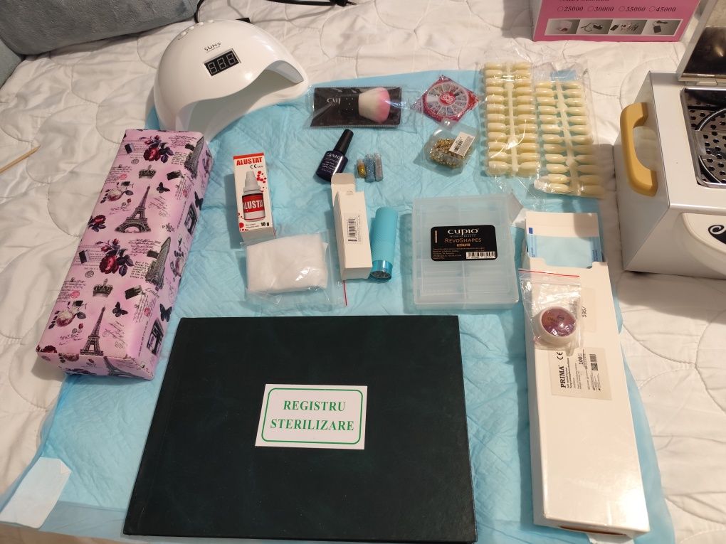 Vând produse unghii  , urgent !