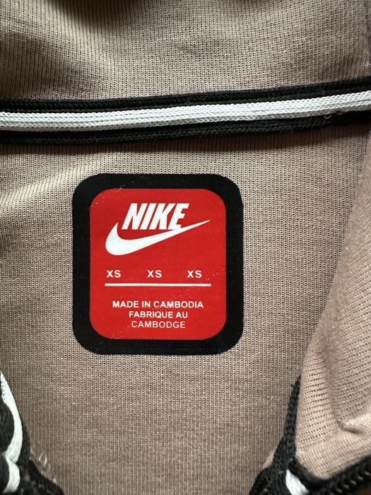 Мъжки,памучен екип Nike в кафяво със заден активен джоб ма долнището