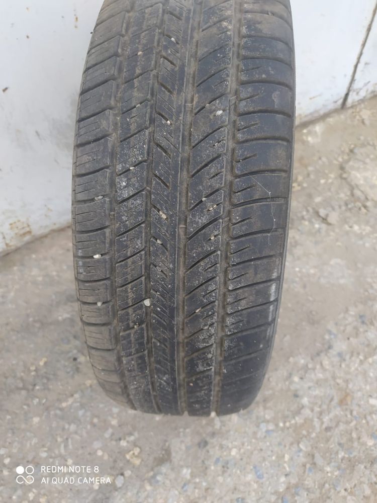 Продам шину размер R15