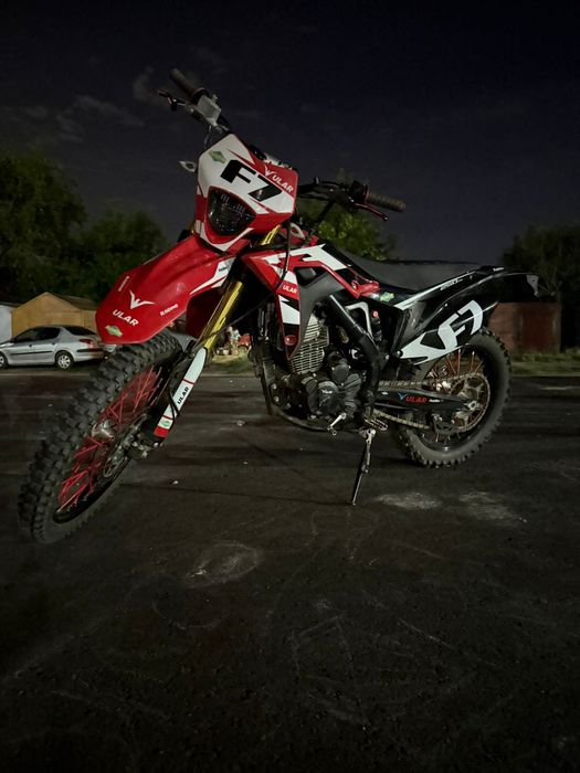 Продам  мотоцикл ULAR F7