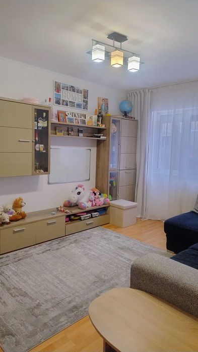 Vând apartament 3 camere Nufarul