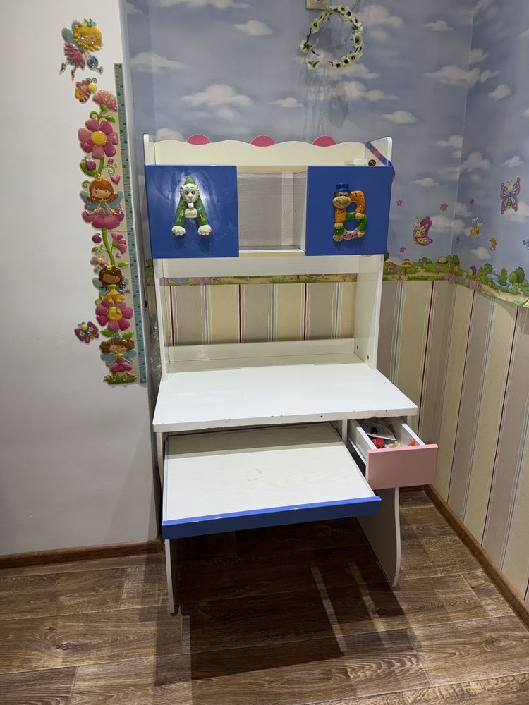 Продам детскую двухярусную кровать+парта