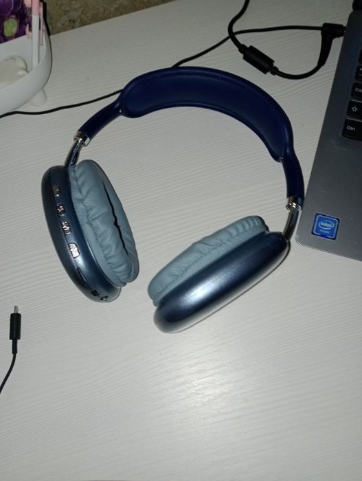 Нашли наушники рядом с 9 школой