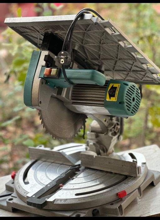 Торцовочная пила б/у