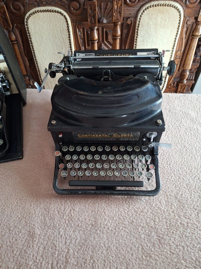 Masina de scris veche,  Continental.