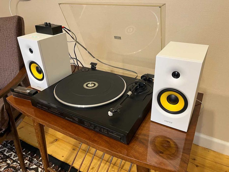 Японский виниловый проигрыватель Sanyo TP 6100 с колонками Edifier