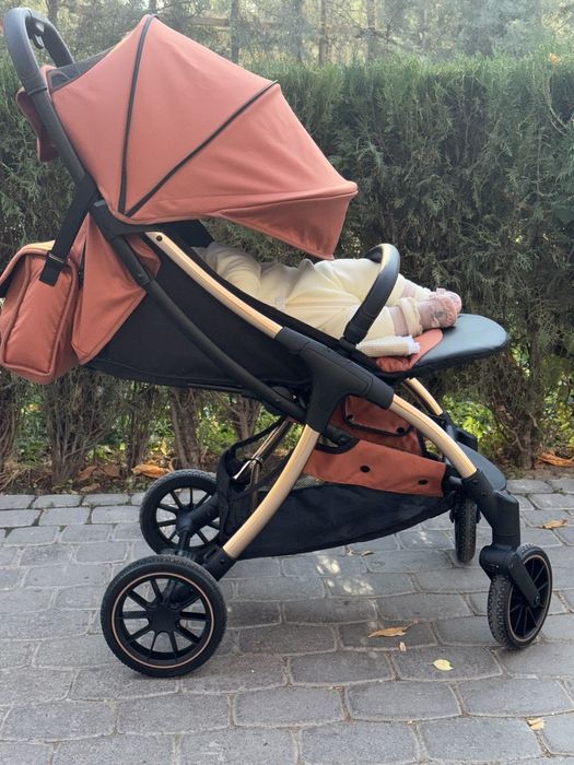 Продаётся Коляска Ining Baby