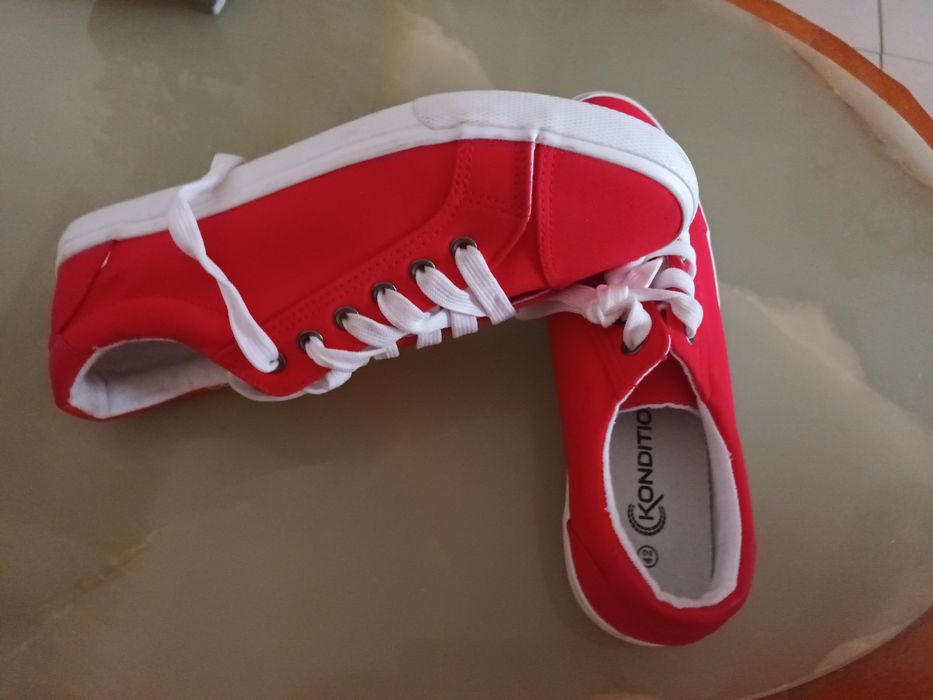 Adidas nr  42 rosii