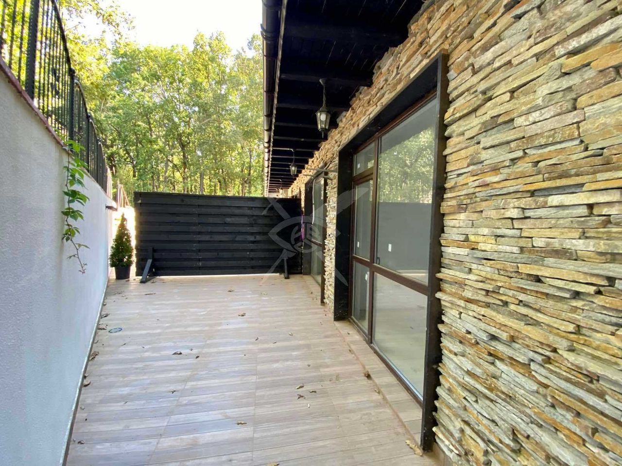 Продава се Тристаен апартамент в Приморско - 110 кв.м за 800 €/кв.м - Снимка #1