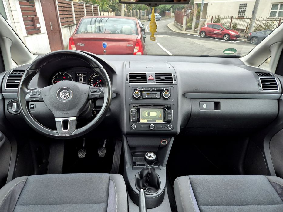 VW Touran- 7 locuri- 2.0 - 140CP-Euro5-Xenon
