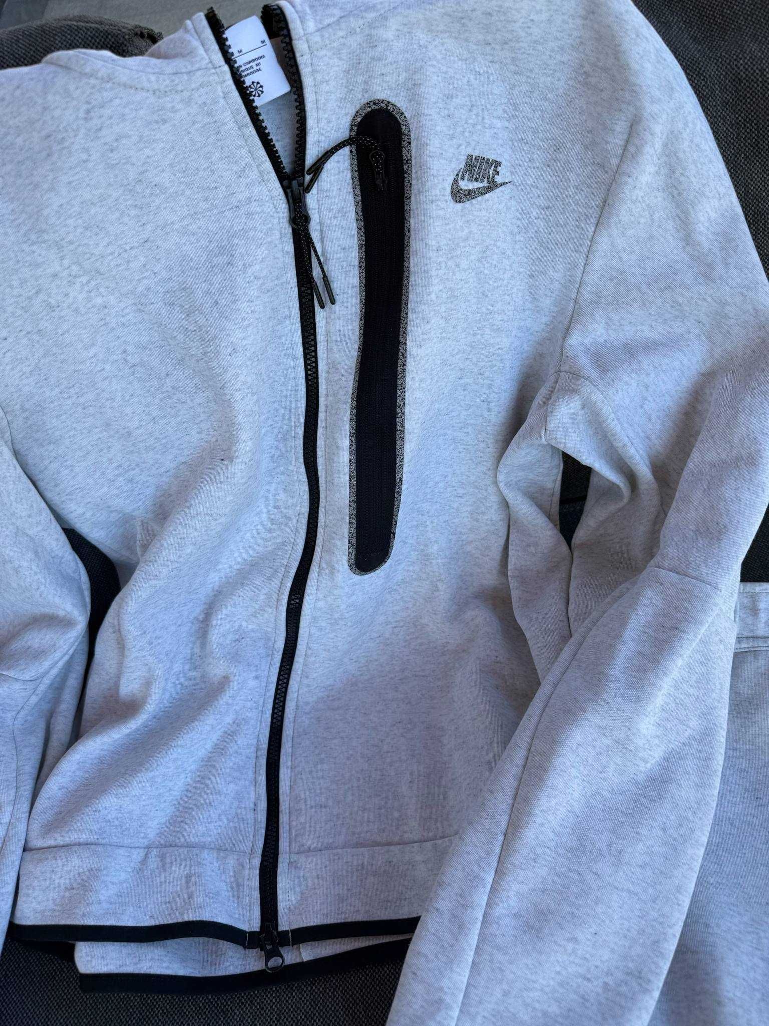 Мъжки спертен екип Nike Tech - M размер