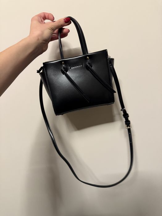 Малка черна чанта Zara