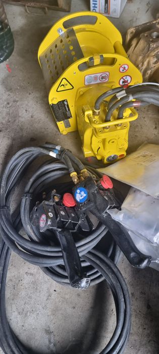 Troliu hidtaulic cu joistic si set motor de rezerva
