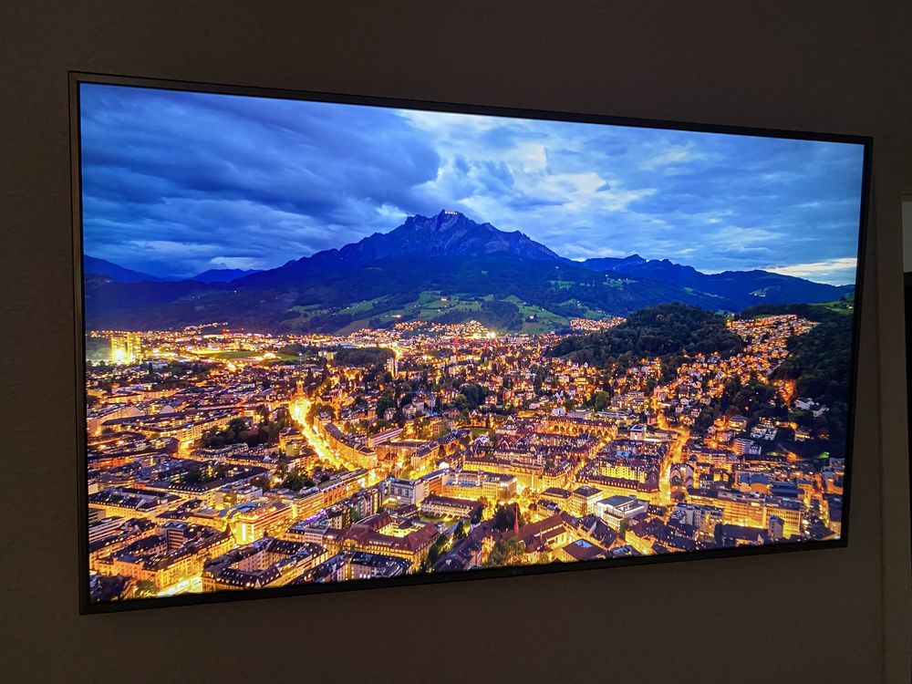 Большой LG SmartTV 65’ 165 см