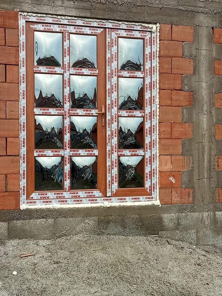 Uși și geamuri cu sticla termopan