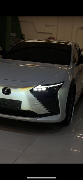 Lexus RZ 450e direkt 4 full