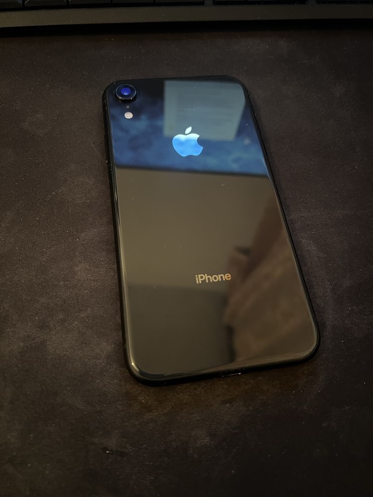 Продам IPhone XR