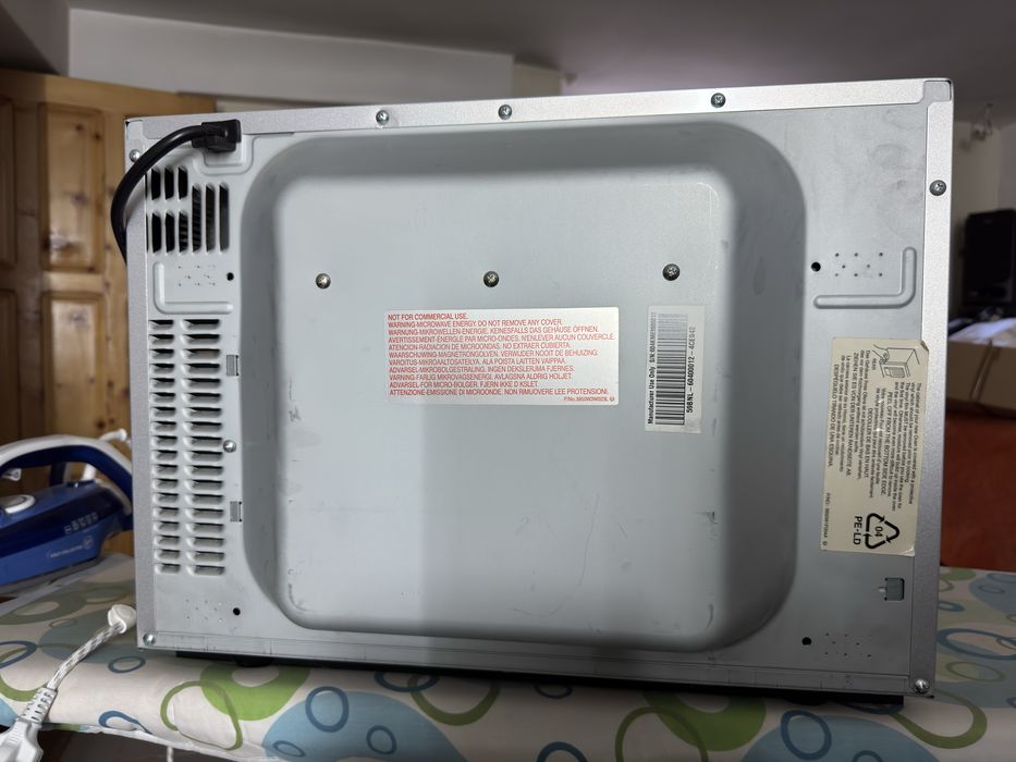 Vând cuptor microunde LG MP9485S putin folosit