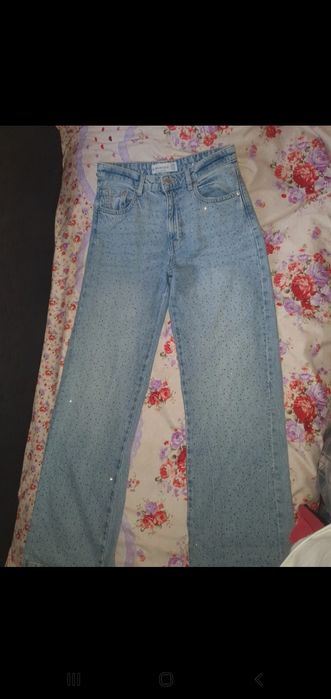 Blugi Stradivarius cu pietricelele